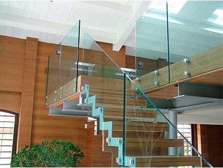 стеклянные конструкции для лестниц